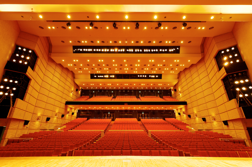 Снимки на голямата зала на културния център Itabashi