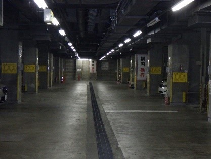 地下駐車場の写真